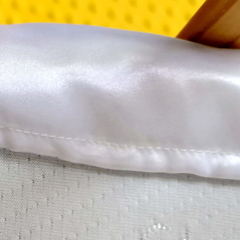 Set de lenjerie de pat pentru bebeluși din satin imitație mătase, textură netedă ice silk — cearșaf cu elastic și husă de pilotă, în mai multe culori și dimensiuni