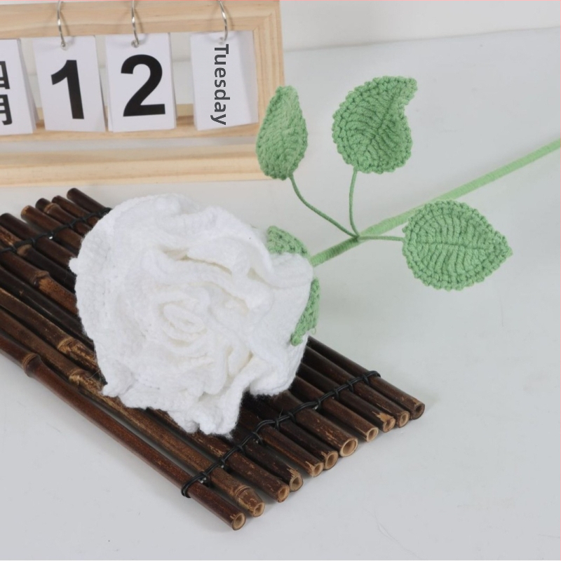Ručne pletený vlnený kvet – thajská ruža, hotový vlnený kvet na Valentína