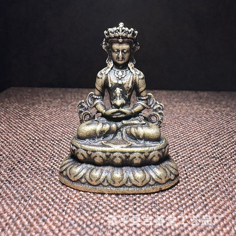 Starostlivo vyrezávaná meďová mini Buddha soška - prenosná vrecková veľkosť, Šakyamún Buddha