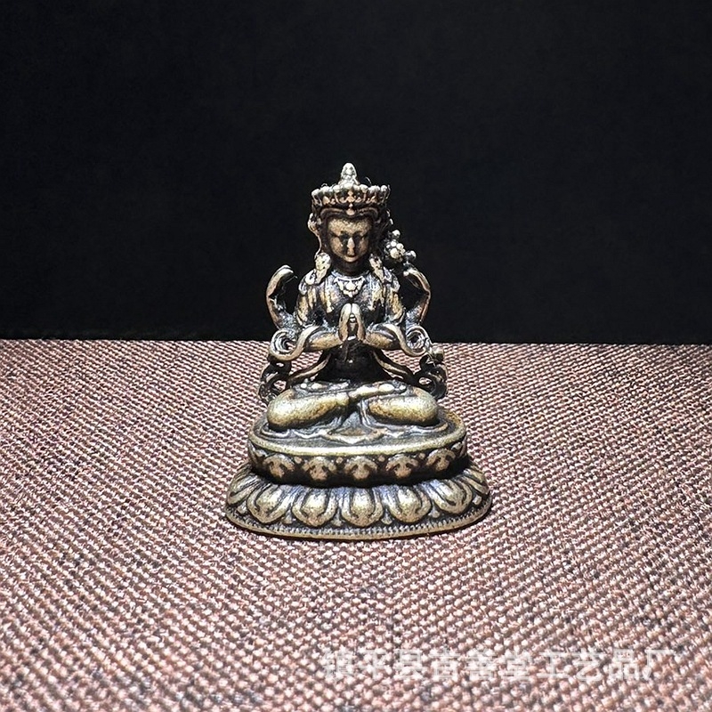 Starostlivo vyrezávaná meďová mini Buddha soška - prenosná vrecková veľkosť, Šakyamún Buddha