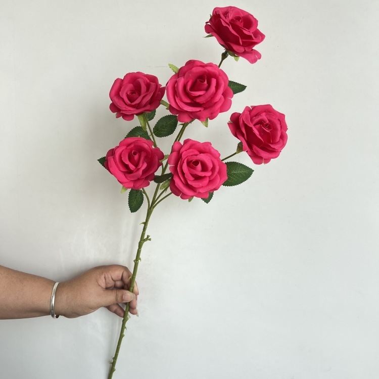 Umelá ruža so perlami, šesťhlavá kvetinová aranžmán pre svadobnú sálu, dekorácia vitríny