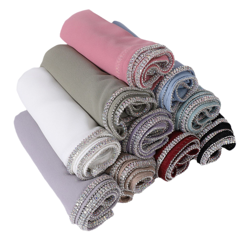 Ženski hijab od šifona s dugim rubom ukrašenim dijamantima, jednofarbna perlna boja, 175 × 70 cm