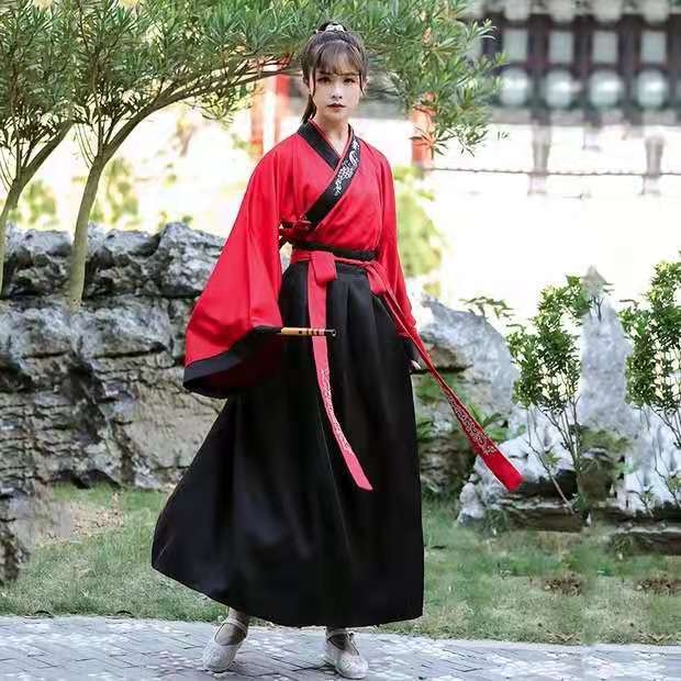 Ενήλικη Hanfu με κέντημα και σταυρωτό γιακά, κινέζικου στυλ αρχαϊκό κοστούμι με επιρροή πολεμικών τεχνών