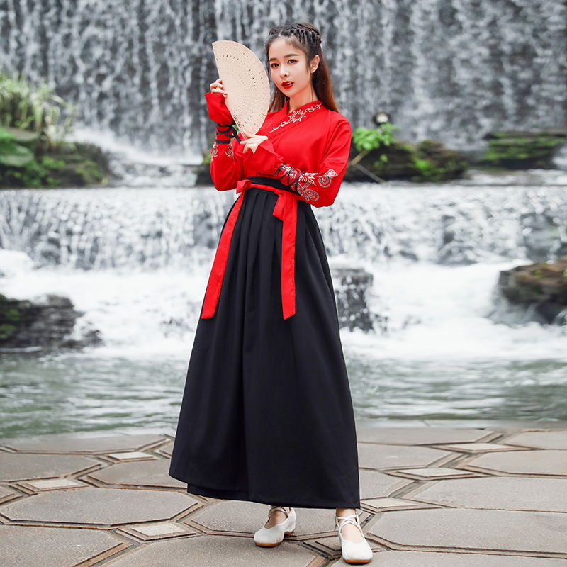 Ενήλικη Hanfu με κέντημα και σταυρωτό γιακά, κινέζικου στυλ αρχαϊκό κοστούμι με επιρροή πολεμικών τεχνών