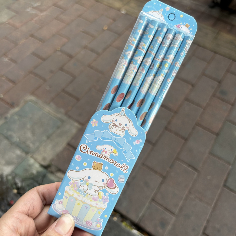 Sada 12 drevených ceruziek so vzormi Stitch a kapibára na zlepšenie držania ceruzky
