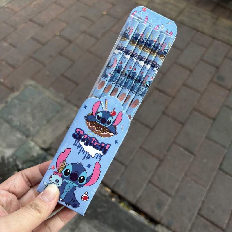 Sada 12 drevených ceruziek so vzormi Stitch a kapibára na zlepšenie držania ceruzky