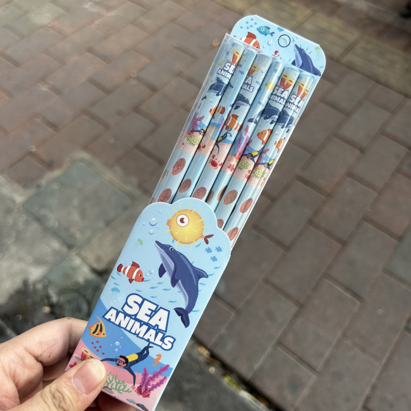 Sada 12 drevených ceruziek so vzormi Stitch a kapibára na zlepšenie držania ceruzky