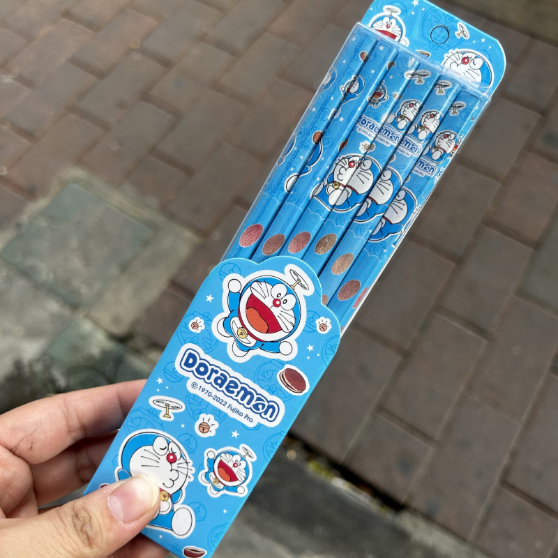 Sada 12 drevených ceruziek so vzormi Stitch a kapibára na zlepšenie držania ceruzky