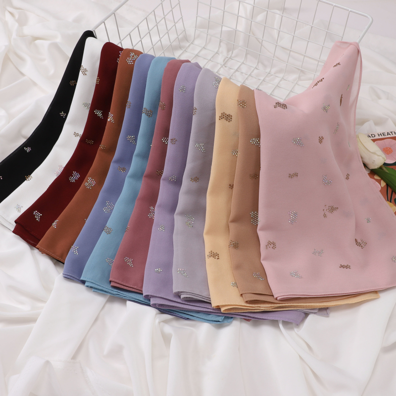 Gyöngyházfényű sifon leopárd mintás strasszos négyszögkendő, etnikus stílus, 90 cm