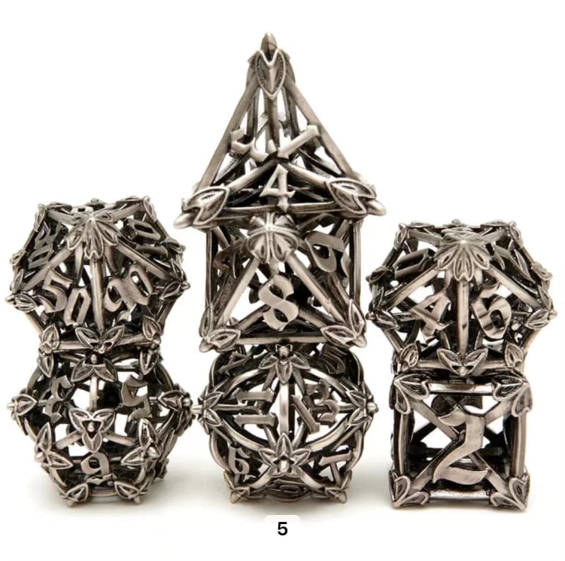 Metalni set kockica za stolne RPG s otvorenim uzorkom ruže