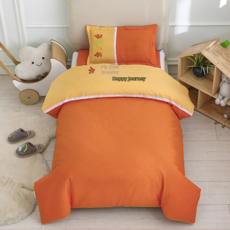 Set de lenjerie de pat din bumbac pentru internatul grădiniței, șase piese, cu motiv desen animat; include cearșafuri și umplutură de pilotă