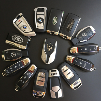 Модел на симулиран ключ за автомобили Cadillac, Lamborghini, Ferrari, Audi, Mercedes-Benz, BMW и Porsche.