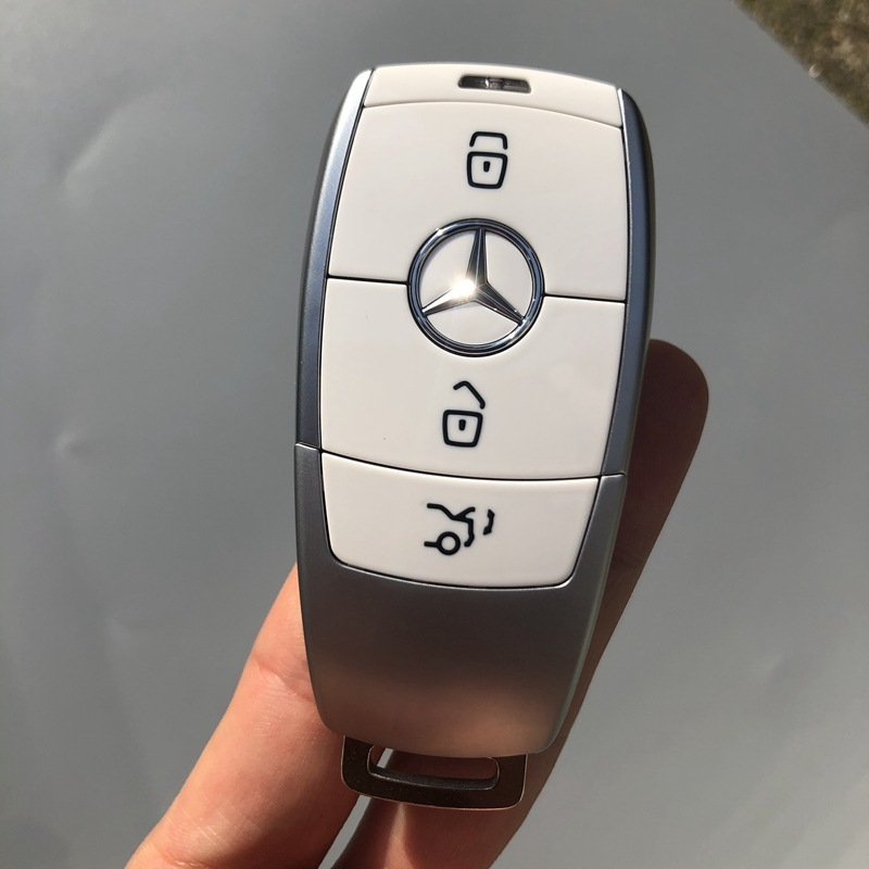 Модел на симулиран ключ за автомобили Cadillac, Lamborghini, Ferrari, Audi, Mercedes-Benz, BMW и Porsche.