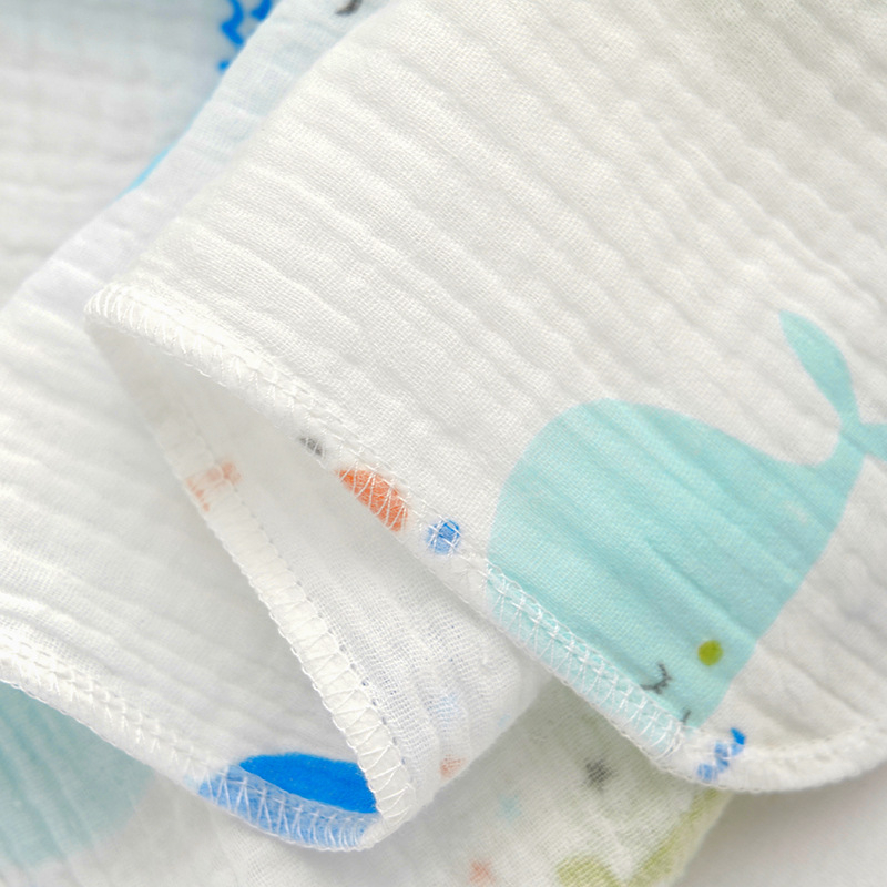 Nyári kétszintes krepp anyagú újszülött kendő — bébét becsomoló takaró légkondicionált szobákhoz, mesefigurás mintával