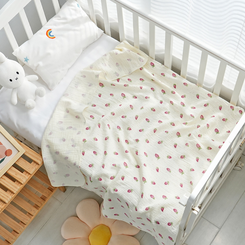 Nyári kétszintes krepp anyagú újszülött kendő — bébét becsomoló takaró légkondicionált szobákhoz, mesefigurás mintával