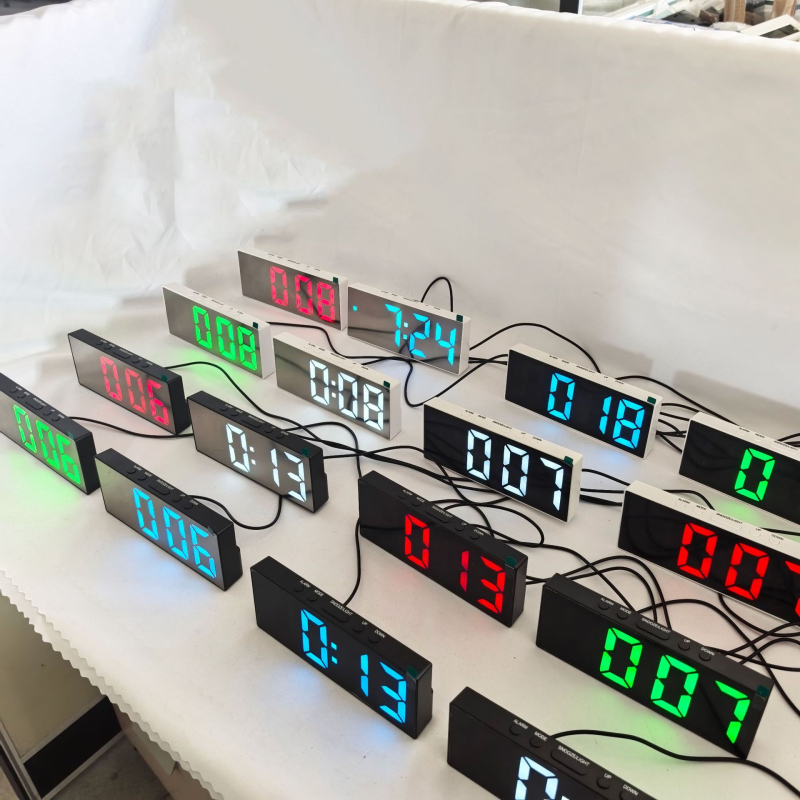 Hlasovo ovlávaný LED zrkadlový budík, moderný minimalistický stolný elektronický budík s veľkou obrazovkou