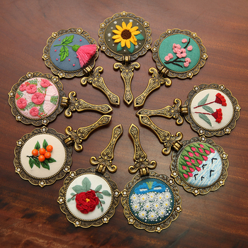 Vintage DIY set na vyšívanie pre ručné zrkadlo na líčenie z látky, pre začiatočníkov, roztomilý, starožitný vrstvený dizajn.