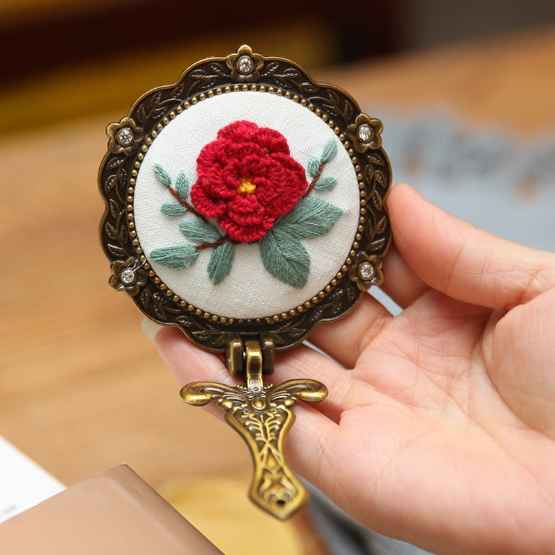 Vintage DIY set na vyšívanie pre ručné zrkadlo na líčenie z látky, pre začiatočníkov, roztomilý, starožitný vrstvený dizajn.