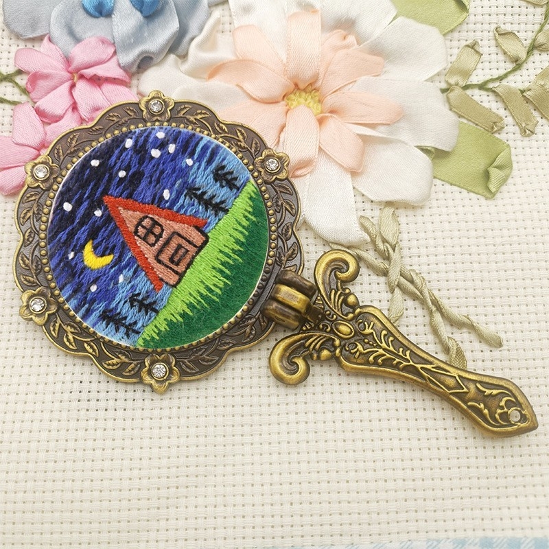 Vintage DIY set na vyšívanie pre ručné zrkadlo na líčenie z látky, pre začiatočníkov, roztomilý, starožitný vrstvený dizajn.