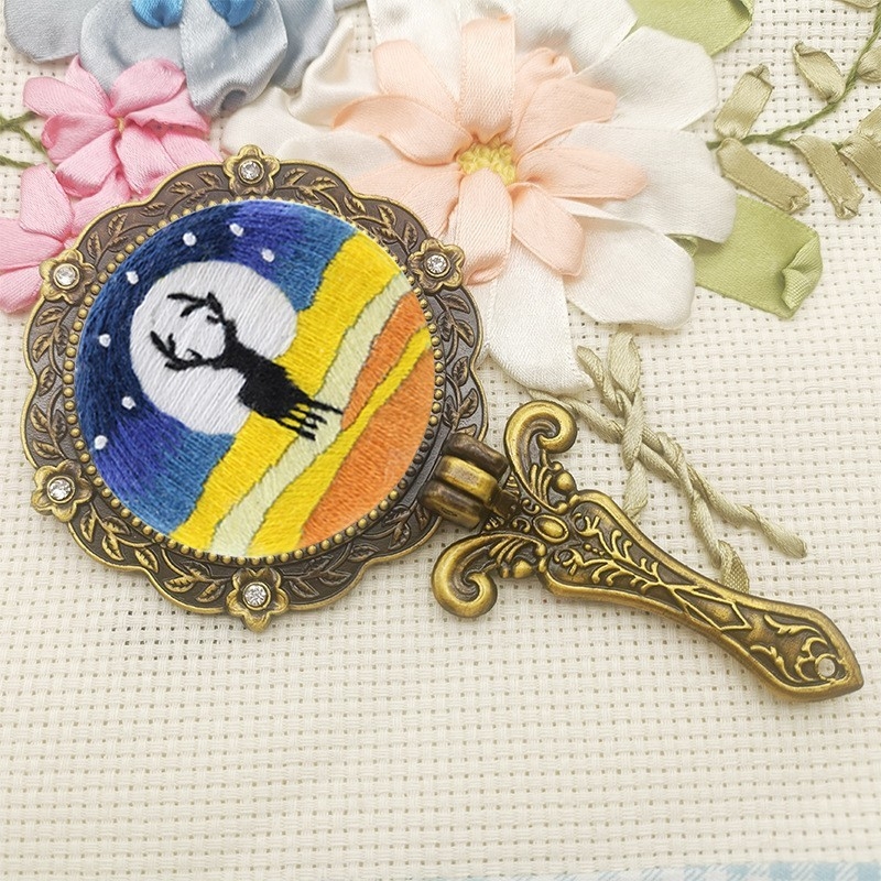 Vintage DIY set na vyšívanie pre ručné zrkadlo na líčenie z látky, pre začiatočníkov, roztomilý, starožitný vrstvený dizajn.