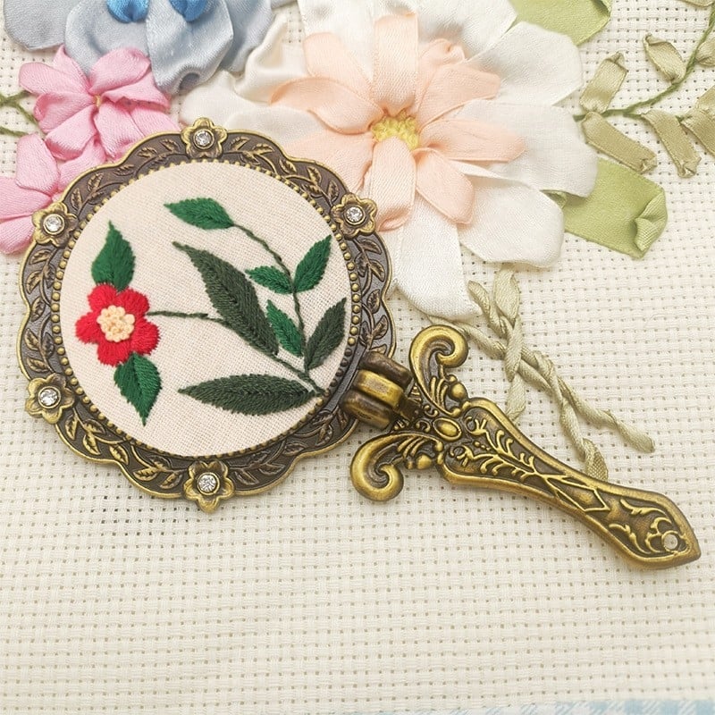 Vintage DIY set na vyšívanie pre ručné zrkadlo na líčenie z látky, pre začiatočníkov, roztomilý, starožitný vrstvený dizajn.