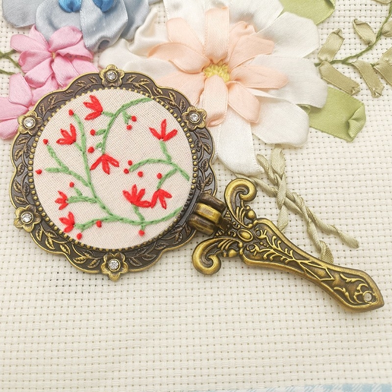 Vintage DIY set na vyšívanie pre ručné zrkadlo na líčenie z látky, pre začiatočníkov, roztomilý, starožitný vrstvený dizajn.