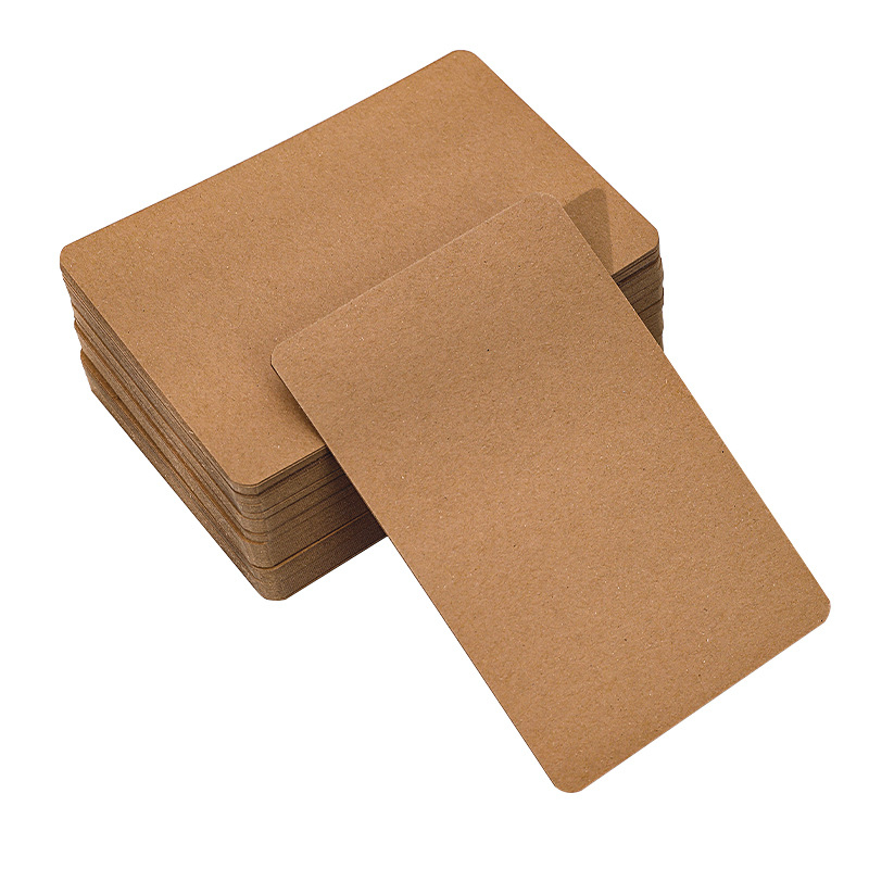Prázdna ručne maľovaná pohľadnica, pozdravná karta, malá kartička, papier, tvrdý kartón, čierny kartón, odkaz, podpis, slovíčka karta