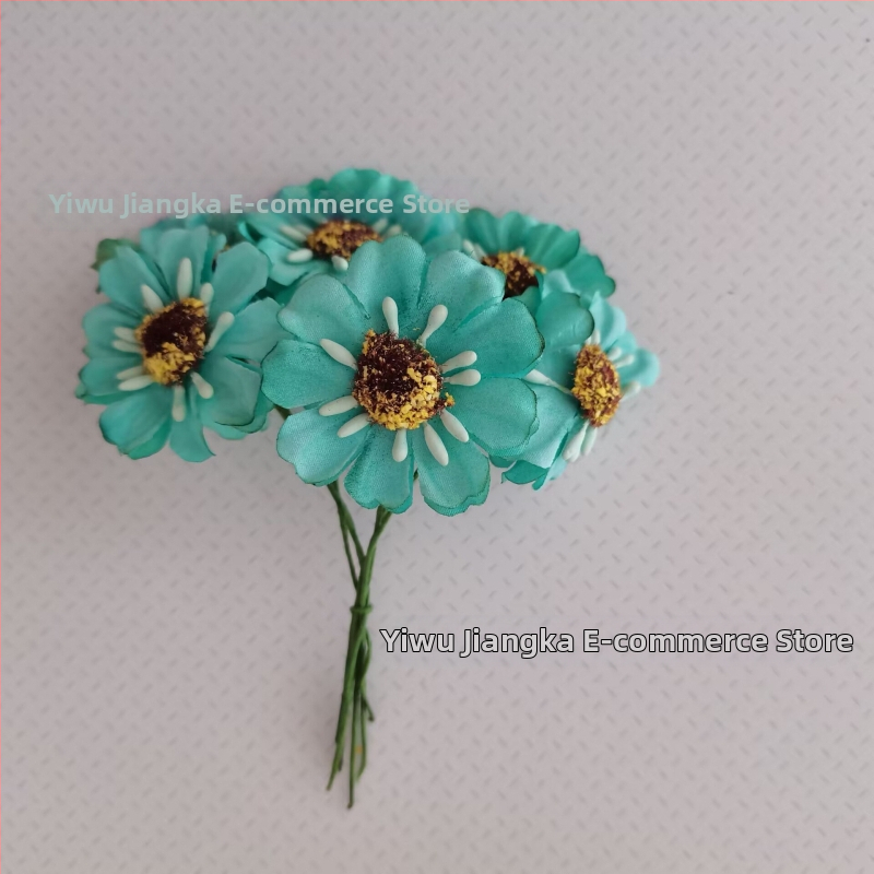 Sada umelej svadobnej kvetiny Daisy, Gerbera a Slnečnica — hodvábne kvety v kytici, čelenka na hlavu, rattanová girlanda a ozdoby pre cukrovinky (72 kvetov v balení)