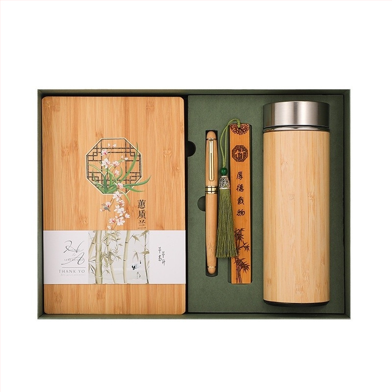 Ekologický retro set zápisníkov z bambusu so perom v darčekovej krabici