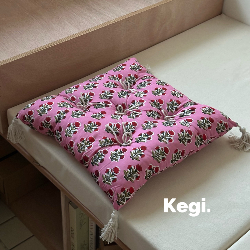 Indický ručne vyrezávaný a ručne tlačený bavlnený domáci textil s ručne vyrobenou mašľou