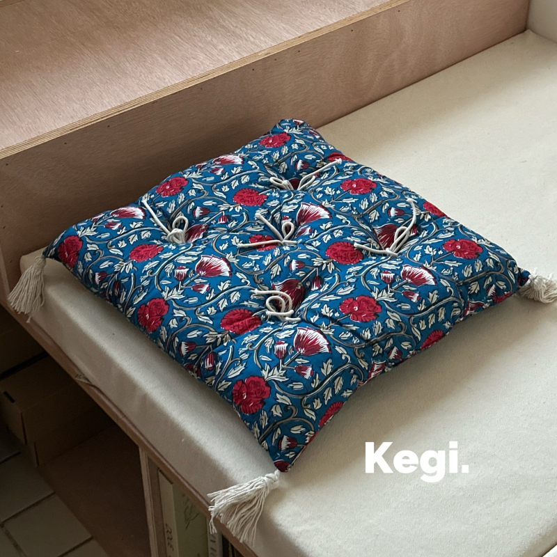 Indický ručne vyrezávaný a ručne tlačený bavlnený domáci textil s ručne vyrobenou mašľou