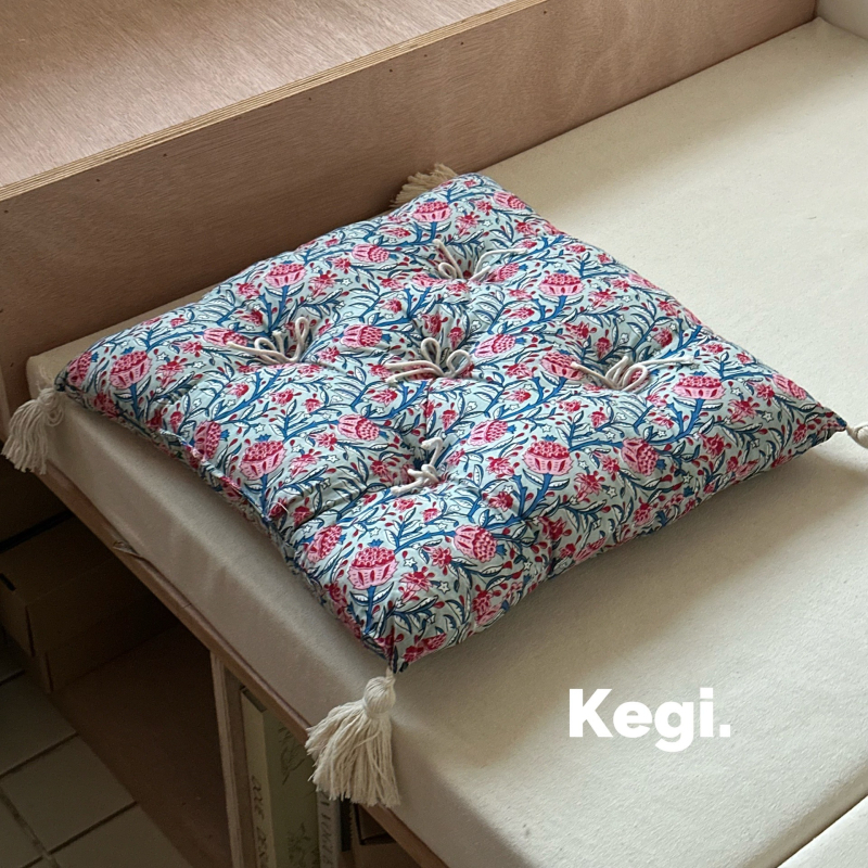 Indický ručne vyrezávaný a ručne tlačený bavlnený domáci textil s ručne vyrobenou mašľou