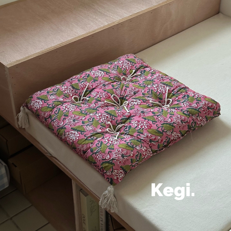 Indický ručne vyrezávaný a ručne tlačený bavlnený domáci textil s ručne vyrobenou mašľou