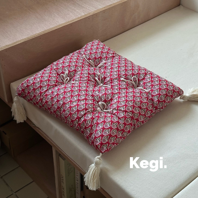 Indický ručne vyrezávaný a ručne tlačený bavlnený domáci textil s ručne vyrobenou mašľou