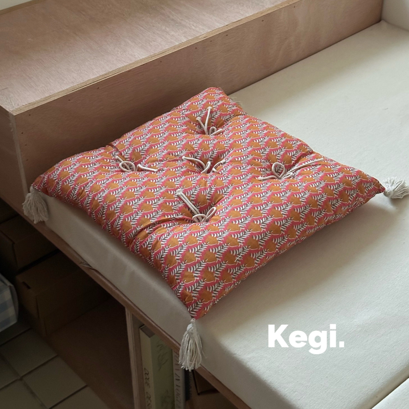 Indický ručne vyrezávaný a ručne tlačený bavlnený domáci textil s ručne vyrobenou mašľou
