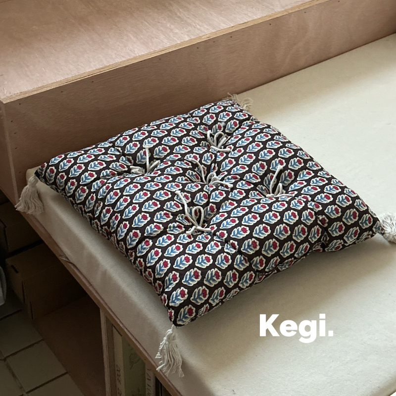 Indický ručne vyrezávaný a ručne tlačený bavlnený domáci textil s ručne vyrobenou mašľou