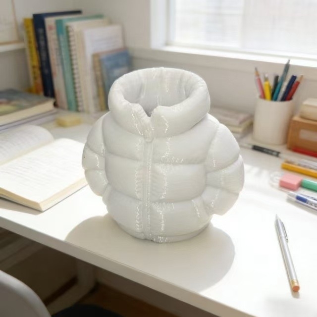 Nový 3D tlačený stojan na pero vo forme kabáta, minimalistický stolný organizér, kozmetická úložná krabička, darček k narodeninám