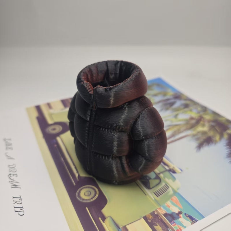 Nový 3D tlačený stojan na pero vo forme kabáta, minimalistický stolný organizér, kozmetická úložná krabička, darček k narodeninám