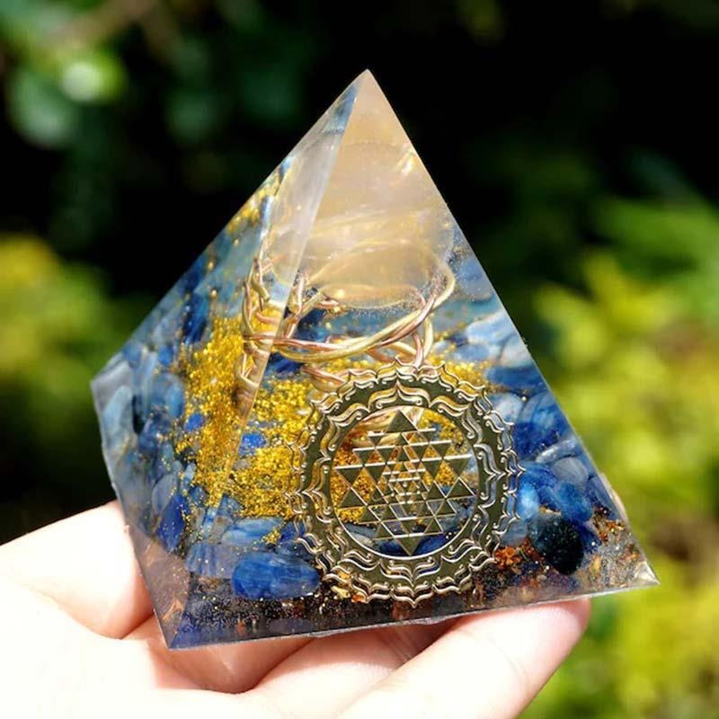Buddha pyramída z živice s krištáľovým štrkom – ručne vyrobená stolová ozdoba