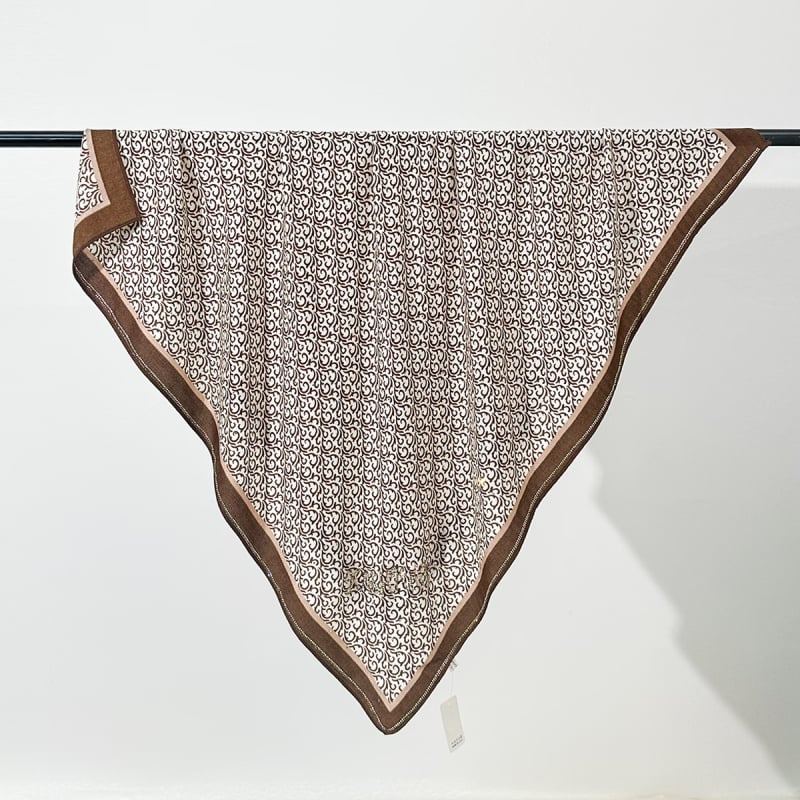 2026 Jednostavan otisak svilenog šala za žene, veliki kvadrat 90 cm, svila twill, retro svestrani šal za putovanja