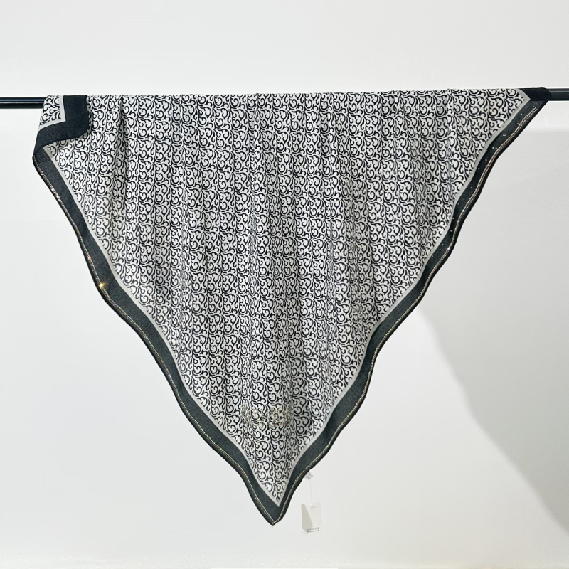 2026 Jednostavan otisak svilenog šala za žene, veliki kvadrat 90 cm, svila twill, retro svestrani šal za putovanja
