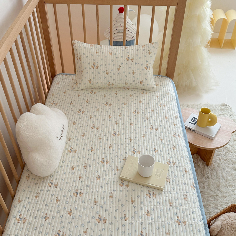 100% pamut baba bölcsői ágyneműkészlet: lepedő, paplanhuzat, patchwork ágytakaró huzat és csúszásmentes alátét gyermekeknek