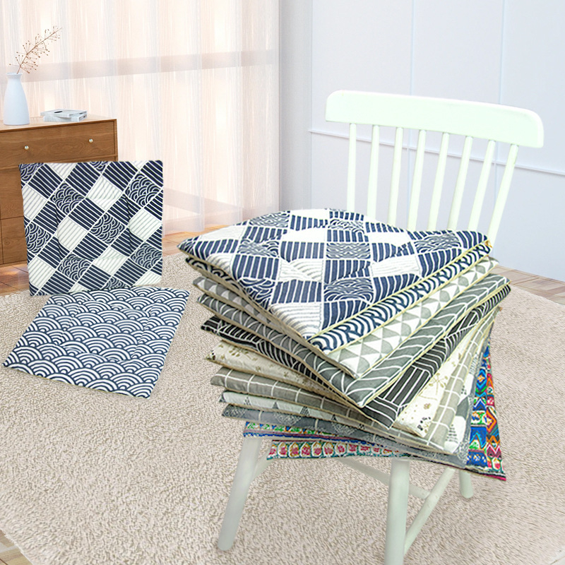 Vytlačený poťah na stoličku z polyestera-bavlny s geometrickým vzorom, vzorom houndstooth a kvetinovým motívom – moderný minimalistický štýl, výplň PP bavlna, značka Mr. Bao