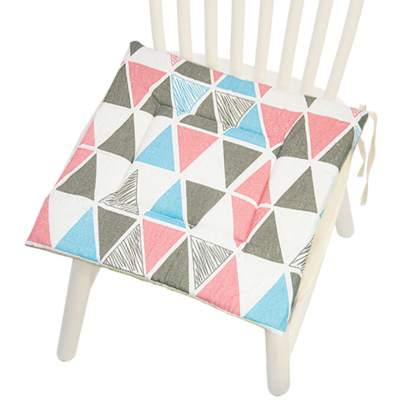 Vytlačený poťah na stoličku z polyestera-bavlny s geometrickým vzorom, vzorom houndstooth a kvetinovým motívom – moderný minimalistický štýl, výplň PP bavlna, značka Mr. Bao