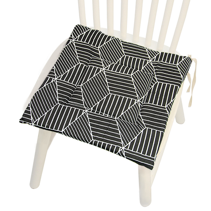 Vytlačený poťah na stoličku z polyestera-bavlny s geometrickým vzorom, vzorom houndstooth a kvetinovým motívom – moderný minimalistický štýl, výplň PP bavlna, značka Mr. Bao