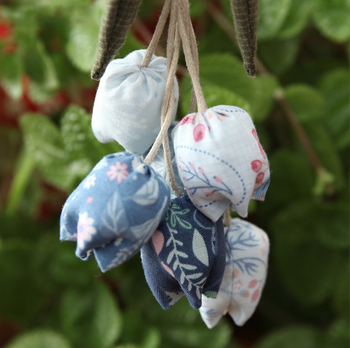 Ručne vyrobený DIY materiálny set pre dospelých začiatočníkov na vyšívanie — prívesok s tulipánom, autoprívesok, Lu výšivka, patchwork