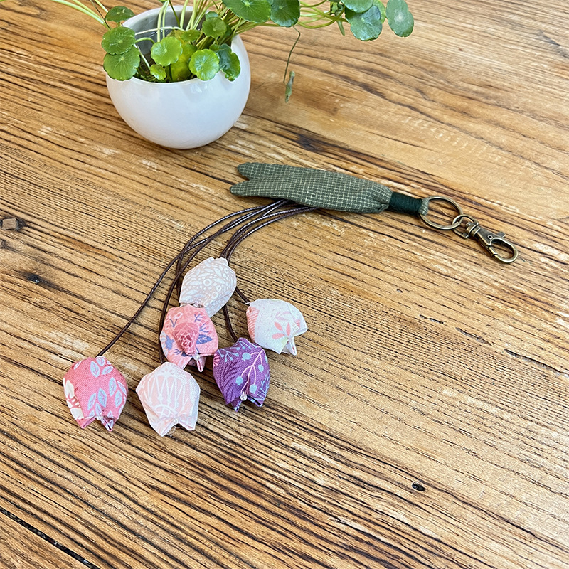 Ručne vyrobený DIY materiálny set pre dospelých začiatočníkov na vyšívanie — prívesok s tulipánom, autoprívesok, Lu výšivka, patchwork
