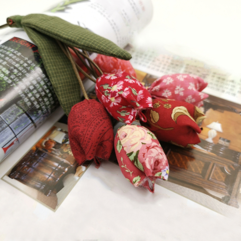 Ručne vyrobený DIY materiálny set pre dospelých začiatočníkov na vyšívanie — prívesok s tulipánom, autoprívesok, Lu výšivka, patchwork