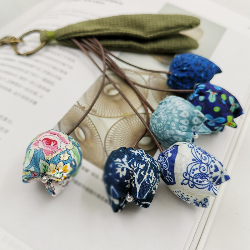 Ručne vyrobený DIY materiálny set pre dospelých začiatočníkov na vyšívanie — prívesok s tulipánom, autoprívesok, Lu výšivka, patchwork