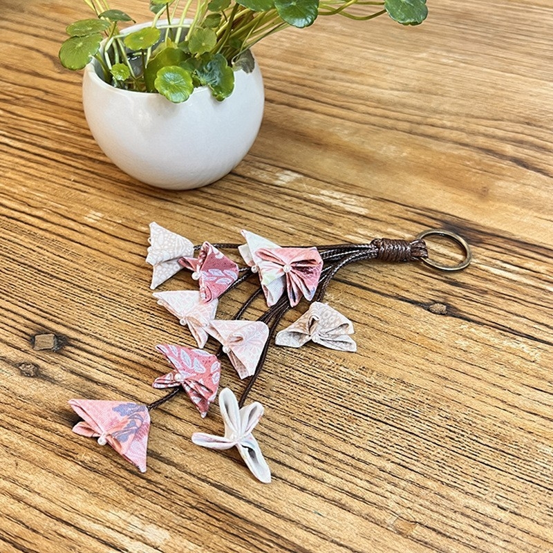 Ručne vyrobený DIY materiálny set pre dospelých začiatočníkov na vyšívanie — prívesok s tulipánom, autoprívesok, Lu výšivka, patchwork